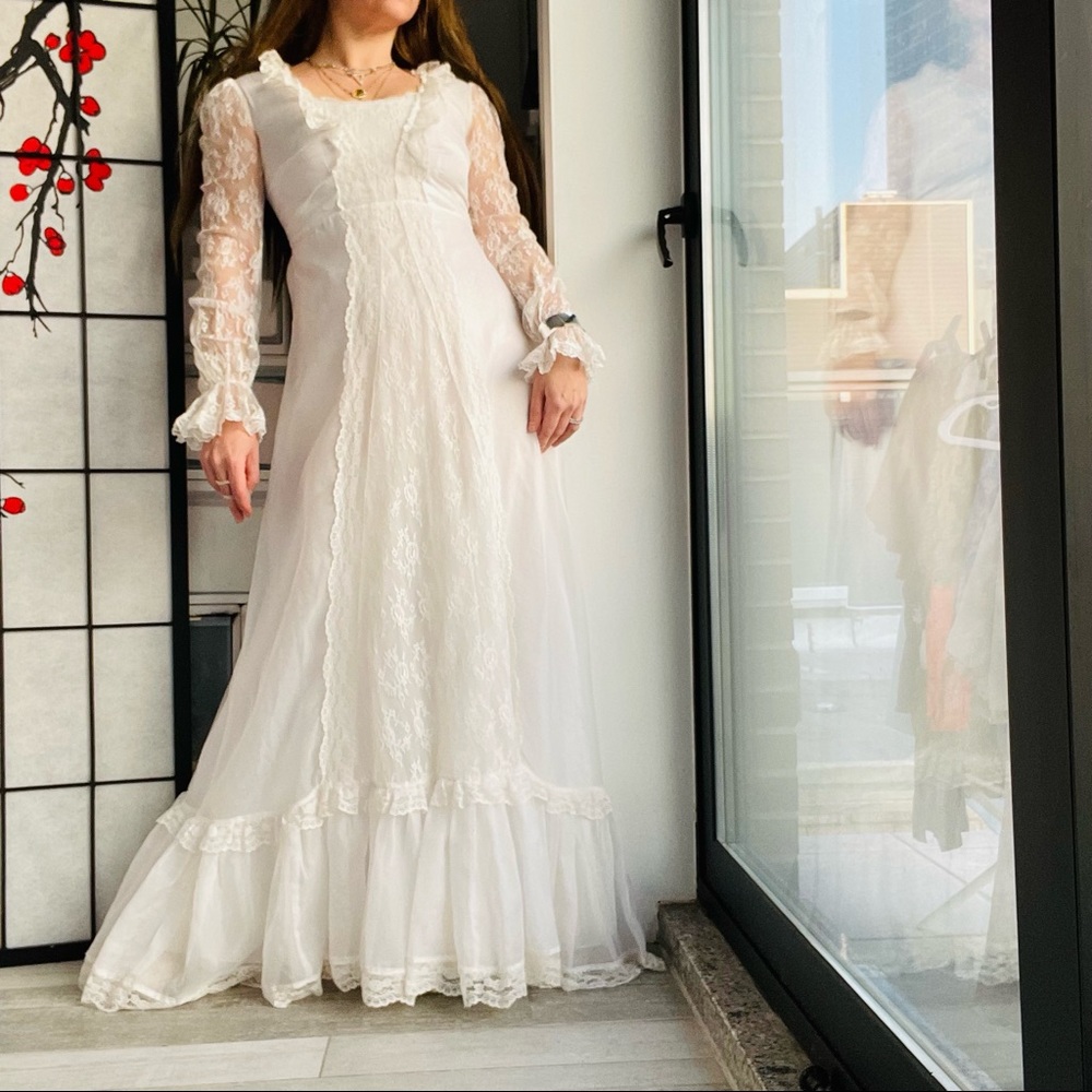 Vintage Organza Ruffle Lace Layered Ivory White Bishop Long Sleeve Wedding Dress - Picture 7 of 17